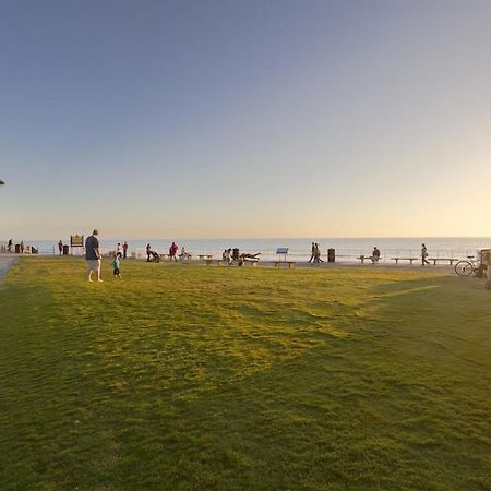 カールスバッドRemodeled Beach Bungalow, Block To The Beachアパートメント エクステリア 写真